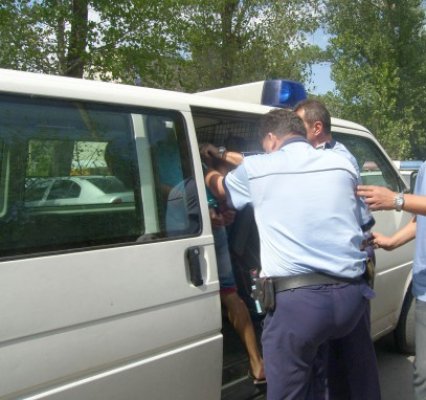 Condamnat la închisoare, săltat de oamenii legii